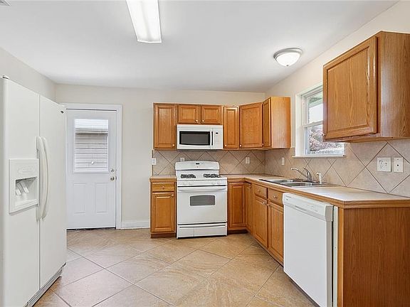 4th image of 6574-76 Catina St