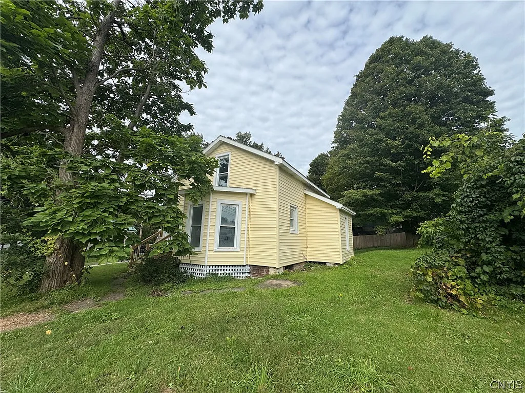 2 bed, 1.0 bath, 1166 sqft, $1,475 — Photo 2