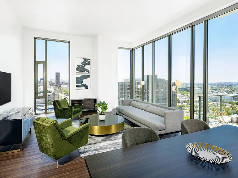 Vision on Wilshire — Photo 9