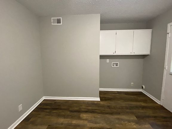 5th image of 105-107 Old Trail Ct