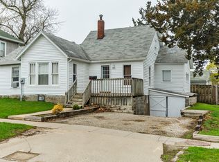 513 N 1st St, Indianola, IA 50125