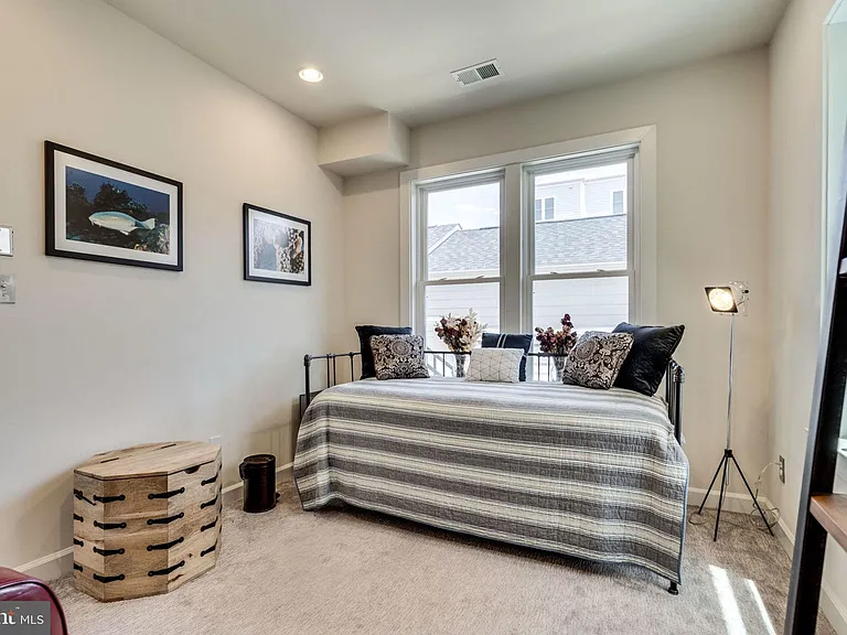 1133 S Monroe St — Photo 46