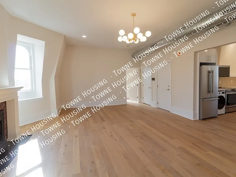 17 N Pearl St #4 — Photo 3