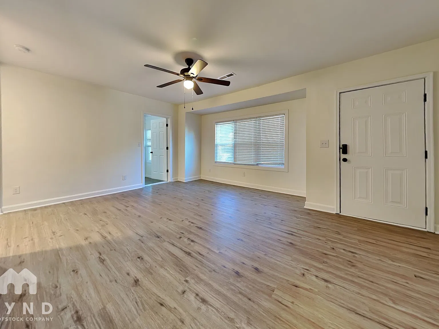 3 bed, 1.0 bath, 963 sqft, $1,715 — Photo 3