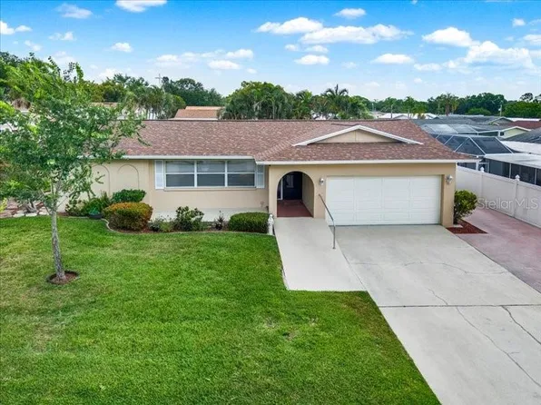 11235 Apache Pl, Largo, FL 33774
