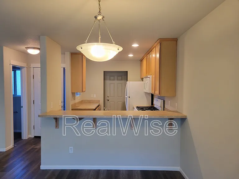 2446 SW 23rd St — Photo 4
