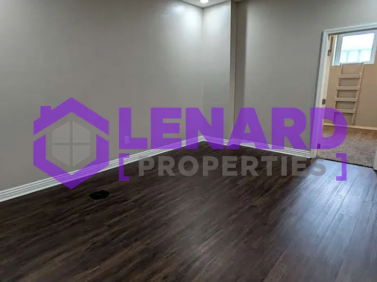 2406 Colton — Photo 6