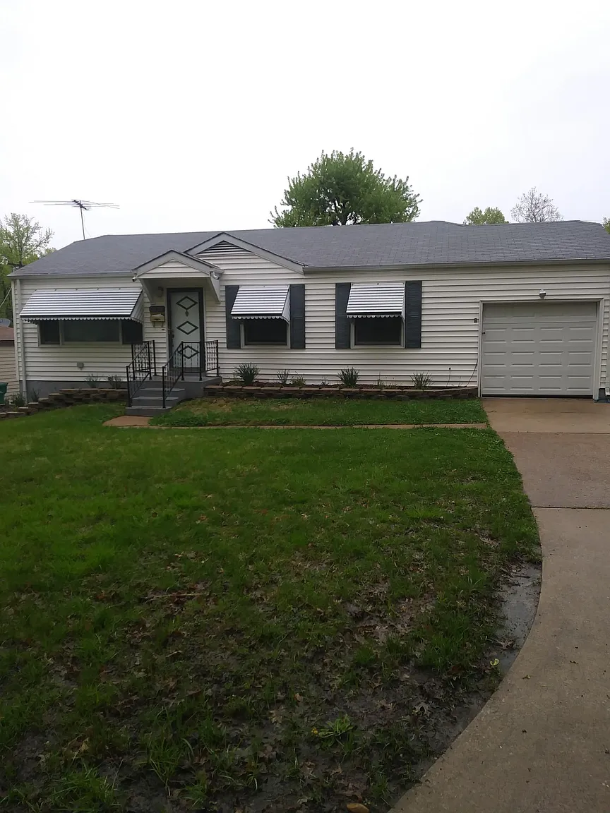 1027 Avant Dr photo 1