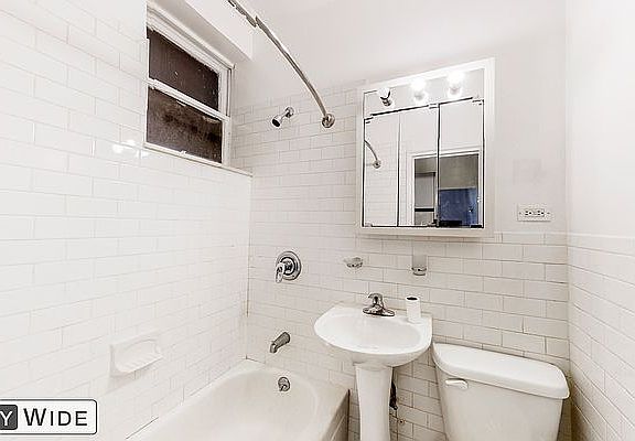 4th image of 212 E 89th St #A