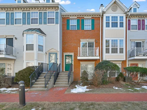 40 Cottonwood St, Jersey City, NJ 07305