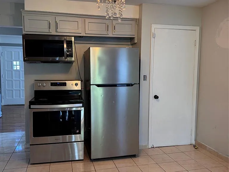 28025 Joan St — Photo 11