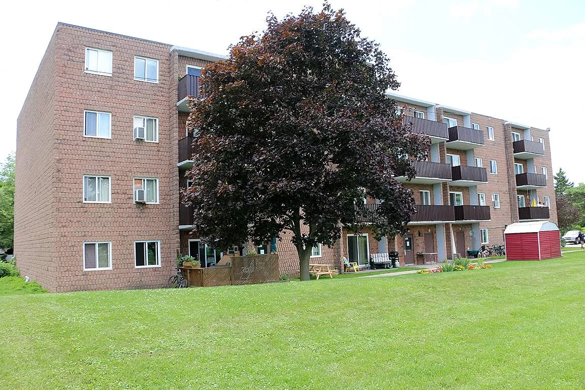 45 Victoria Ave photo 1