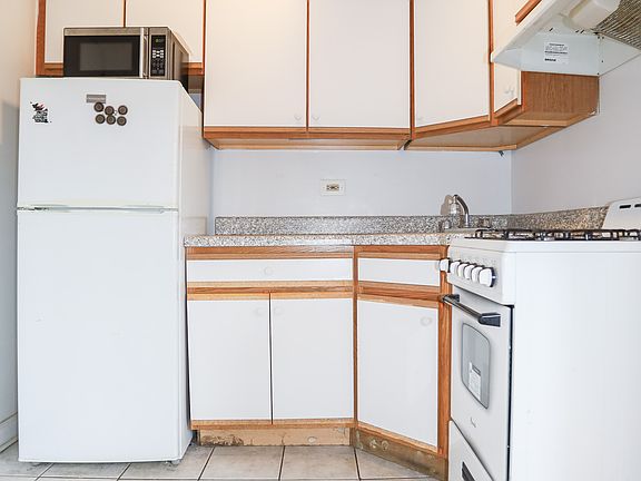 3rd image of 4524 N Damen Ave APT 1B