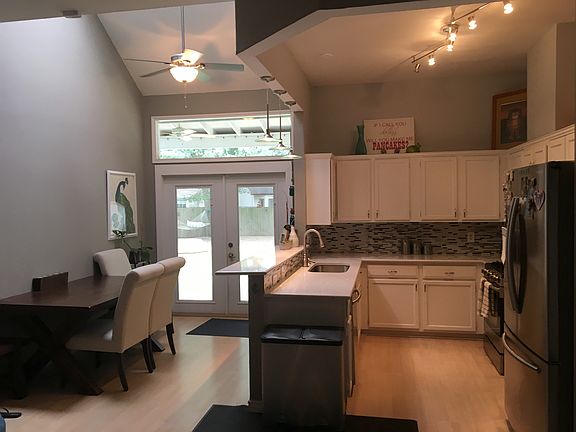 Kitchen/ Dining combo