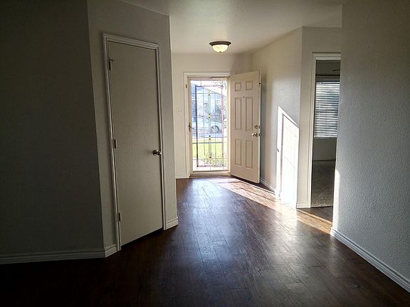 2nd image of 2818 Meadow Bluff Dr