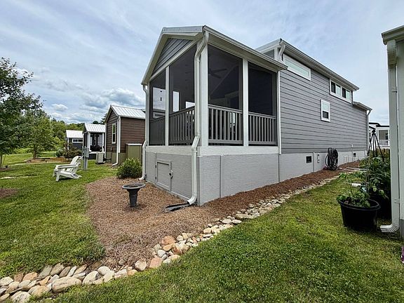 5th image of 74 Mount Meadow Ln