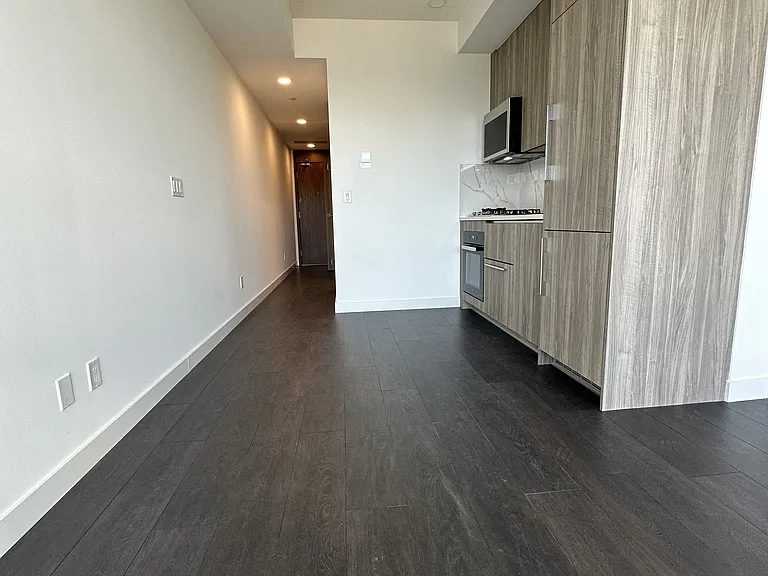 75 Billes Hts #2109 — Photo 4