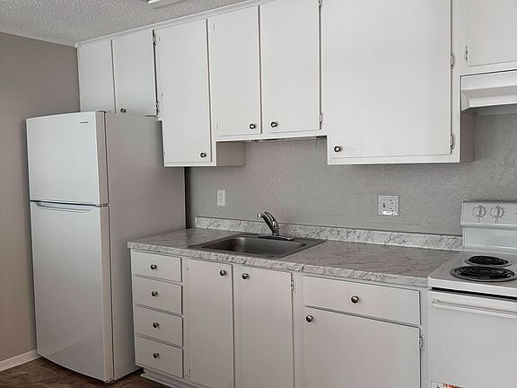 3rd image of 920 Mohawk St #3E