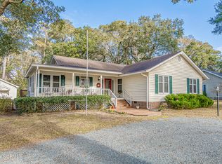 6824 Roberta Rd SW, Ocean Isle Beach, NC 28469