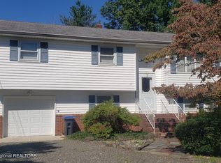 17 6th St, Flagtown, NJ 08821