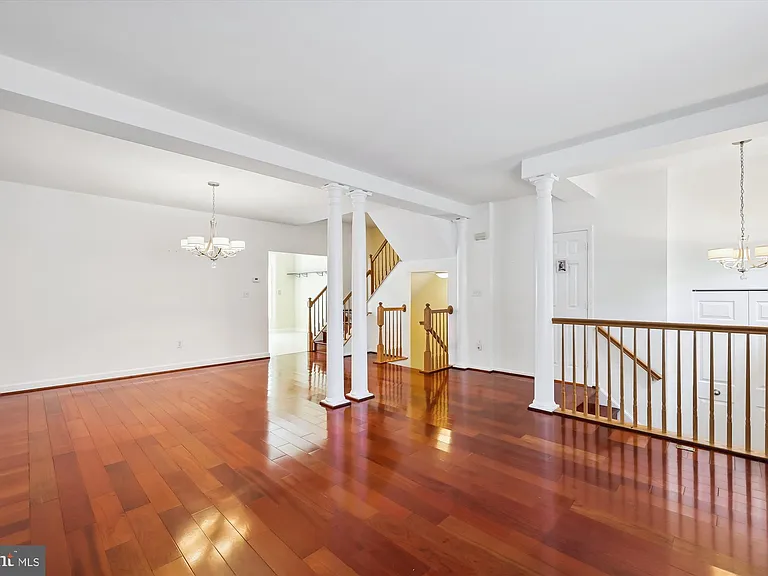 7445 Gillingham Row — Photo 4