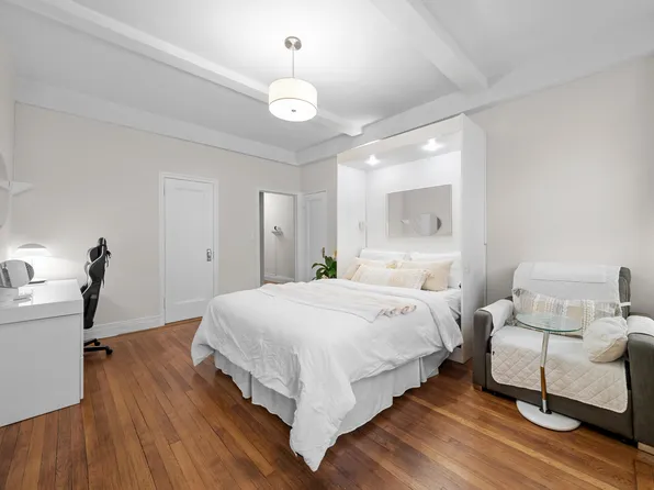 325 West 45th Street 101 image 1 of 16