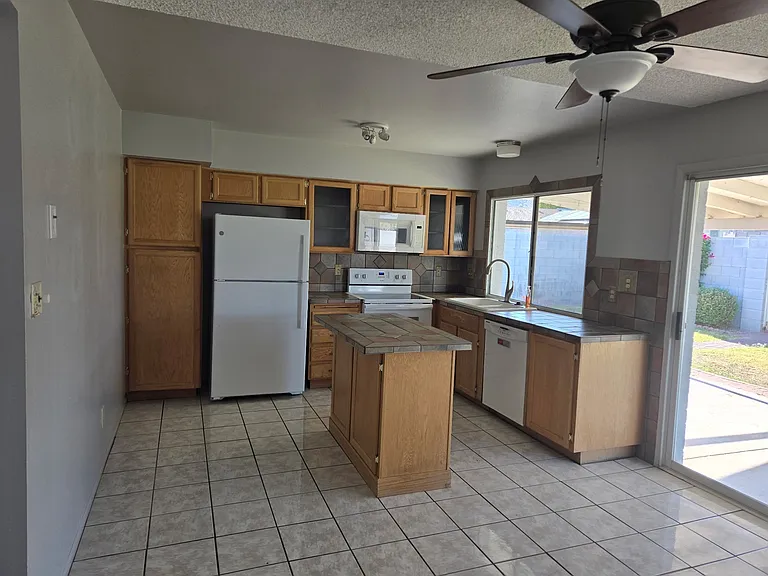 kitchen - floating island