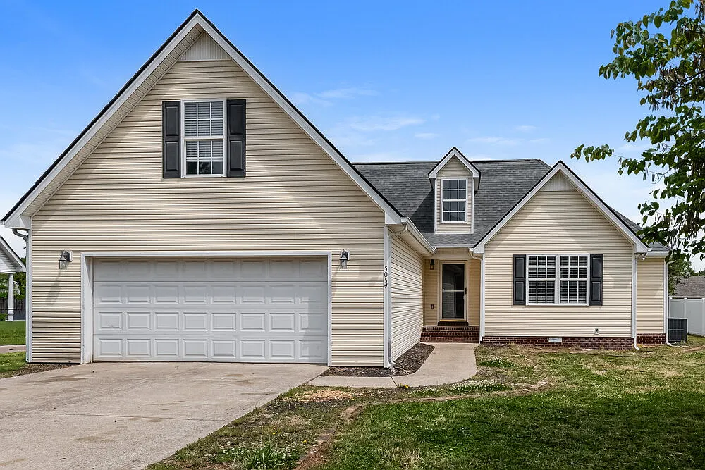 4 bed, 2.0 bath, 1786 sqft, $2,405 — Photo 1