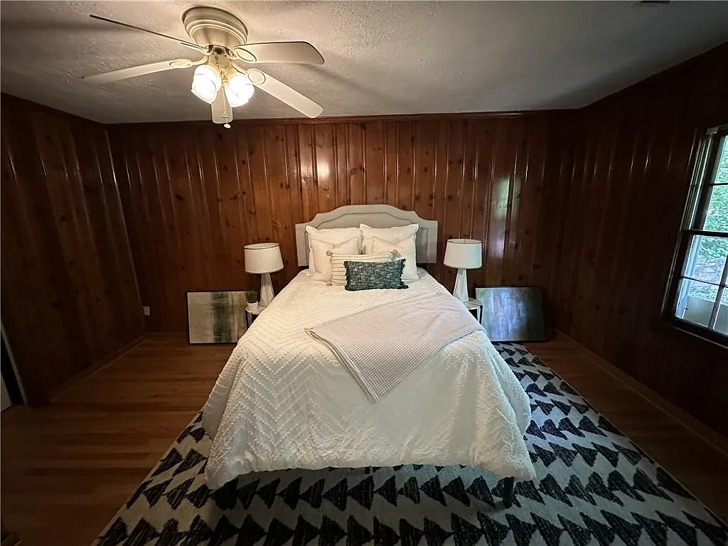3 bed, 2.0 bath, 984 sqft, $1,600 — Photo 3