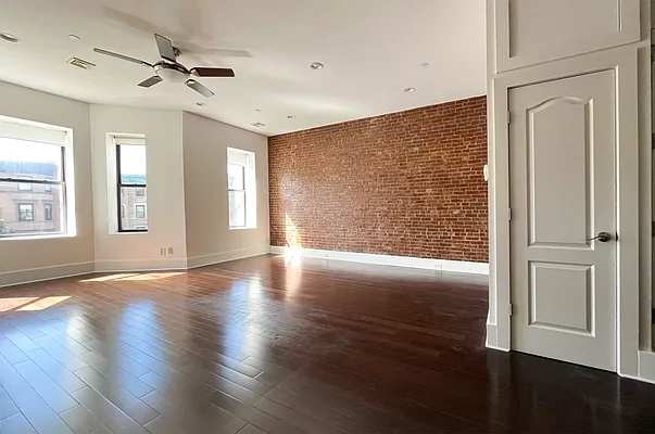 Rented by Coldwell Banker Warburg | media 2