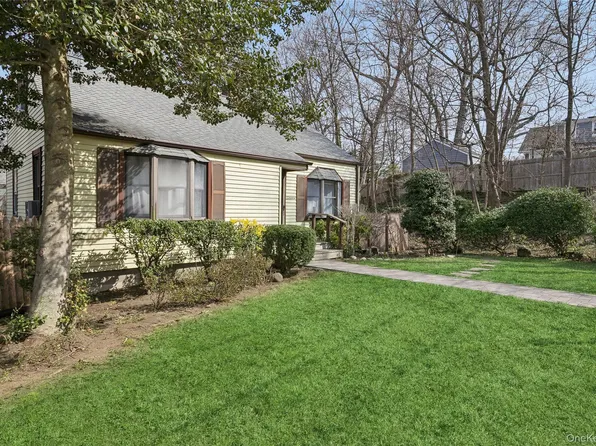 7 Hazelwood Place, Huntington, NY 11743