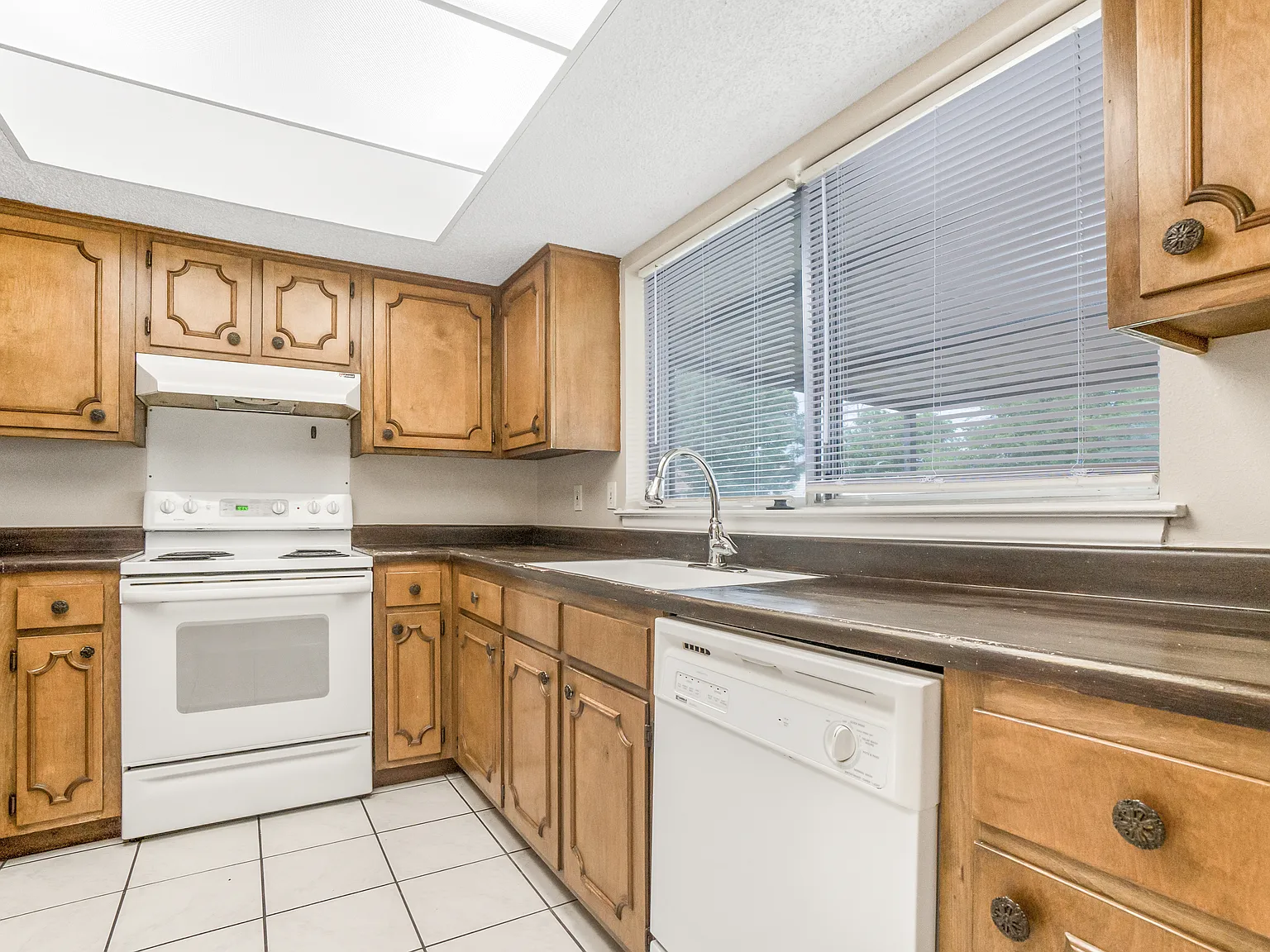 3 bed, 1277 sqft, $1,600 — Photo 4