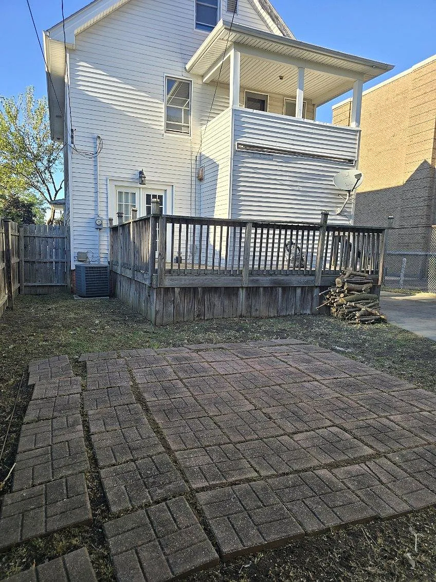 3 bed, 1600 sqft, $1,700 — Photo 2