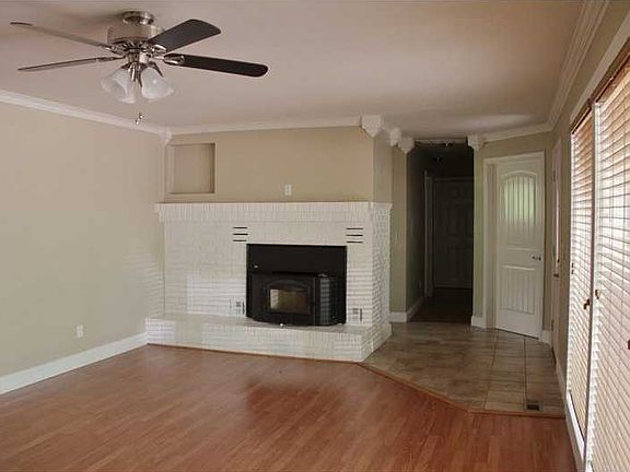 4th image of 3 Malvern Ln