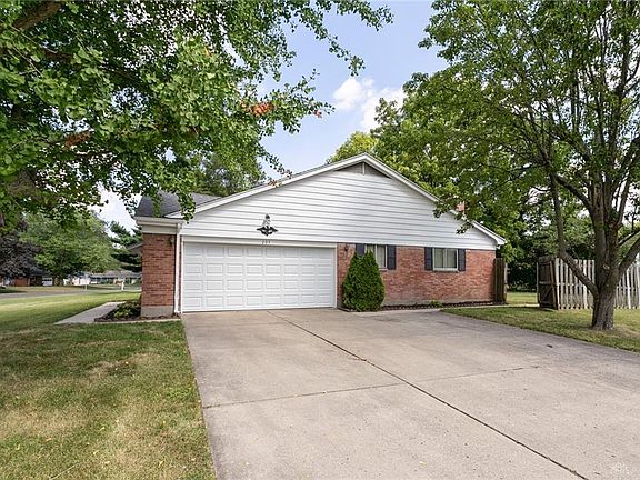3rd image of 203 Winchcombe Dr