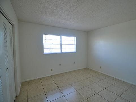 5th image of 736 E 1st St APT D