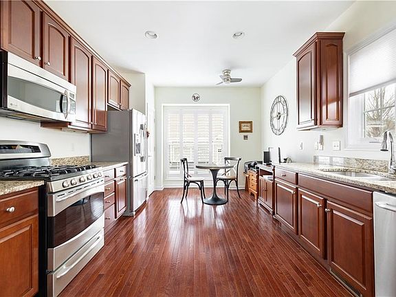 5th image of 40 Camden Ct #7