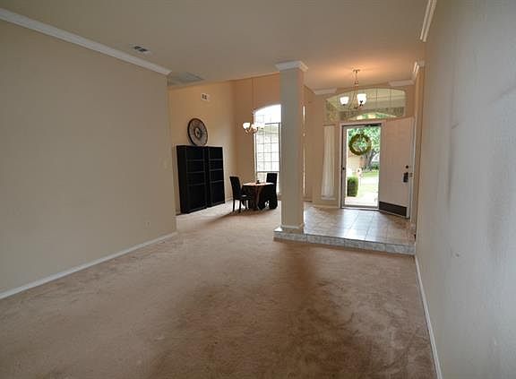 5th image of 2409 Columbia Dr