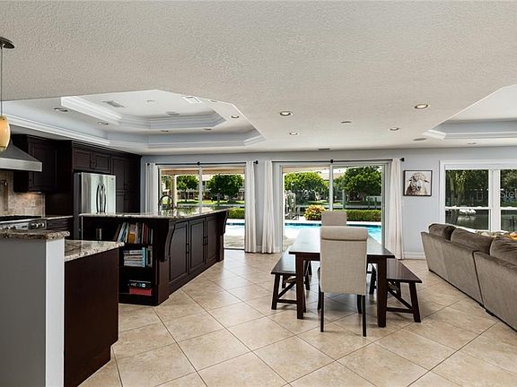 4th image of 1827 Tanglewood Dr NE