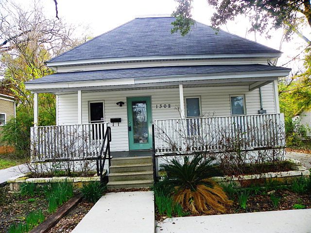 1st image of 1302 E Lufkin Ave