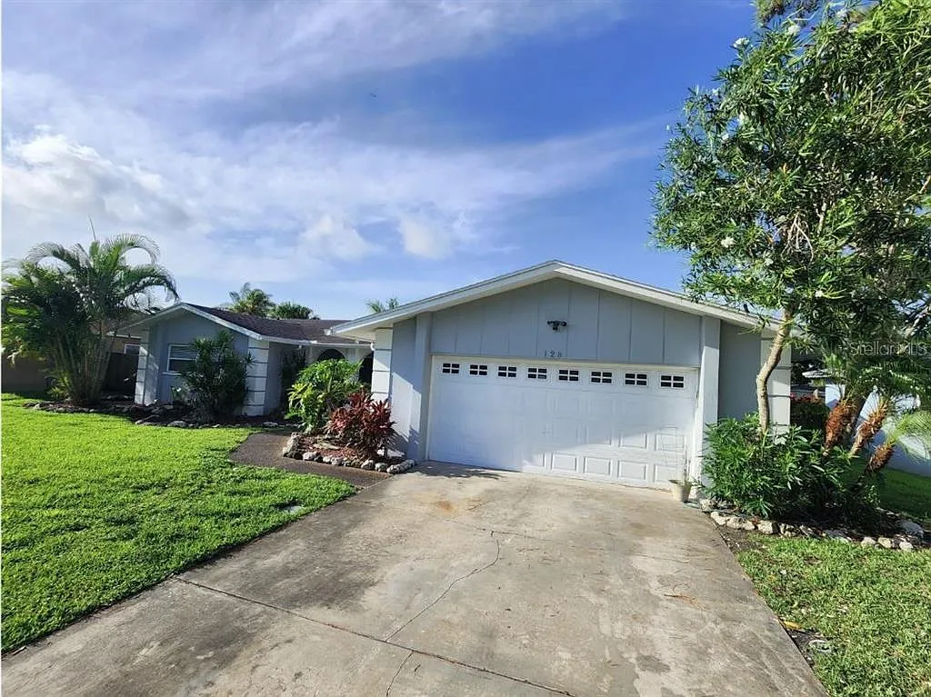 3 bed, 2.0 bath, 1619 sqft, $5,500 — Photo 2
