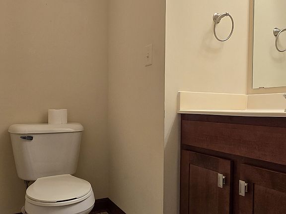 5th image of 821 SE Crossings Ln