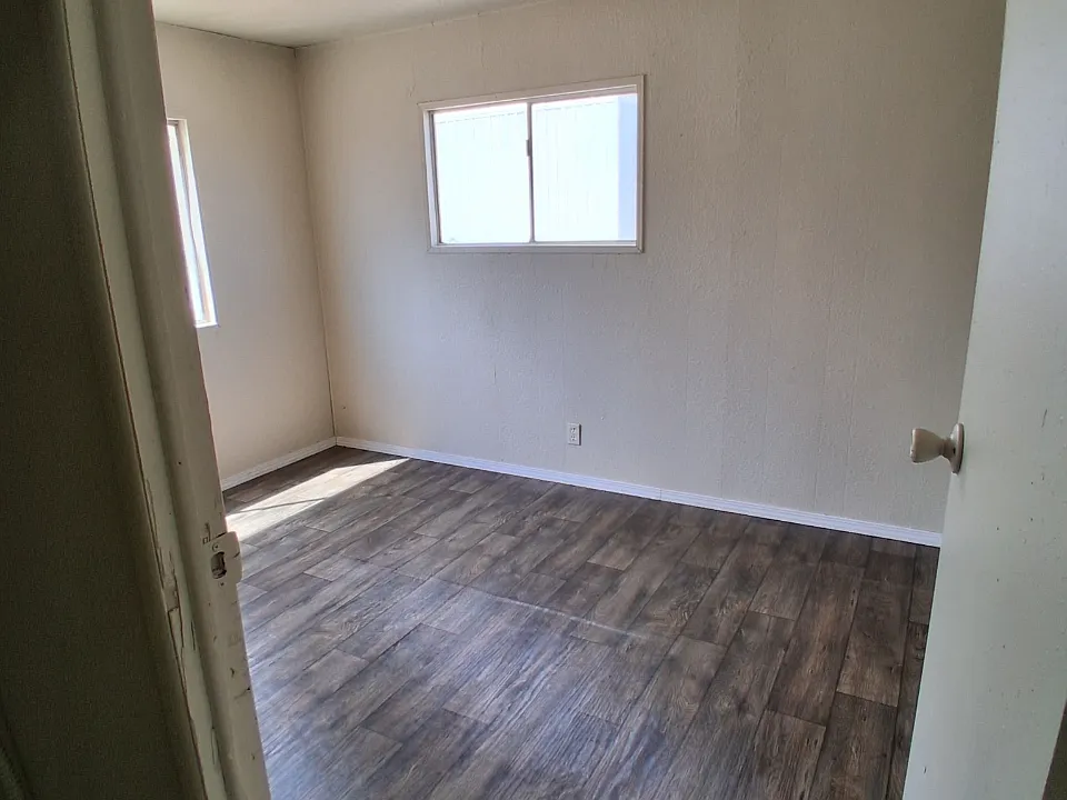 818 Sky Rd