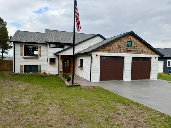 810 N 2nd Ave, Castlewood, SD 57223