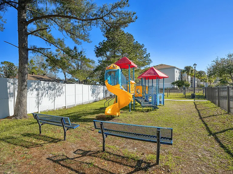 Grande Court Apartments — Photo 7