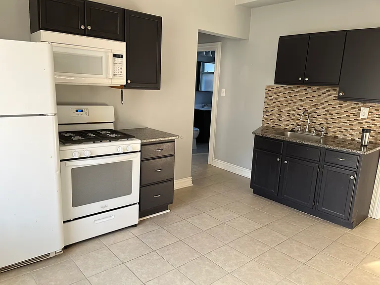 3105 W Diversey Ave #2R — Photo 13