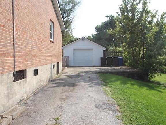 3rd image of 1428 Thames Dr