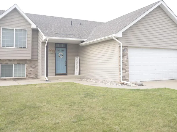 905 Cobblestone Ln, Belle Plaine, MN 56011