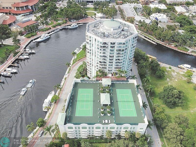 1st image of 401 SW 4th Ave APT 708