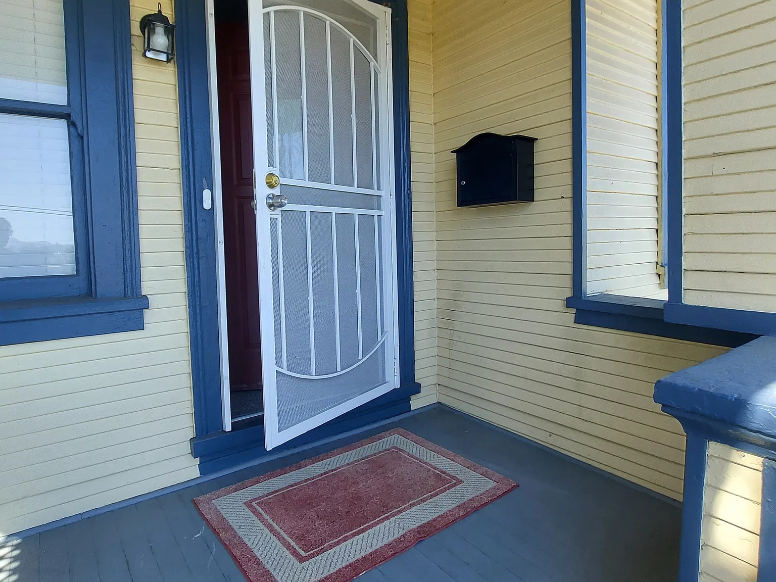 3 bed, 1170 sqft, $2,550 — Photo 2